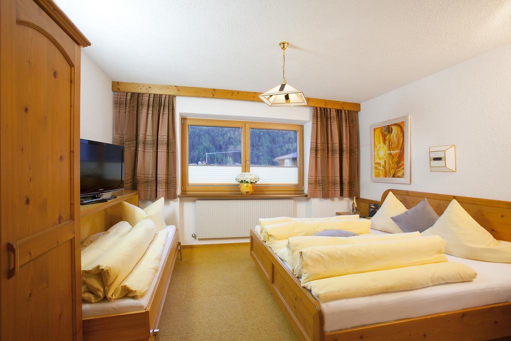 Top Tirol Appartement Huben  Room photo